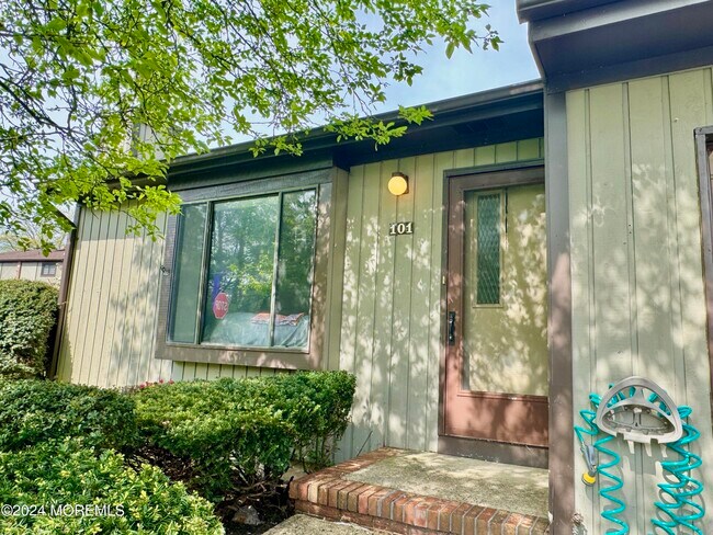 Foto del edificio - 101 Reynolds Ct