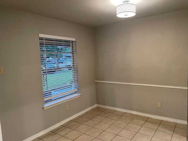Building Photo - 930-932 Lindy Court