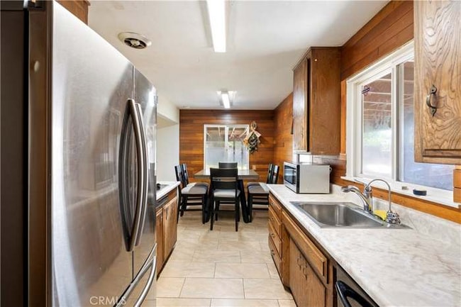 Foto del edificio - 104 W Bluebell Ave