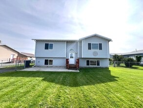 Building Photo - 803 E Groschell St