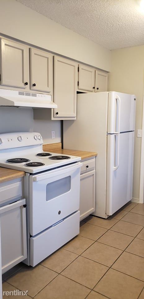 Foto del edificio - 2 br, 1 bath Duplex - 242 Larry Street