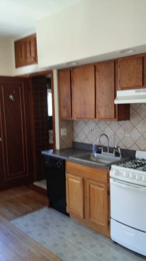 Primary Photo - 2325 Brown St