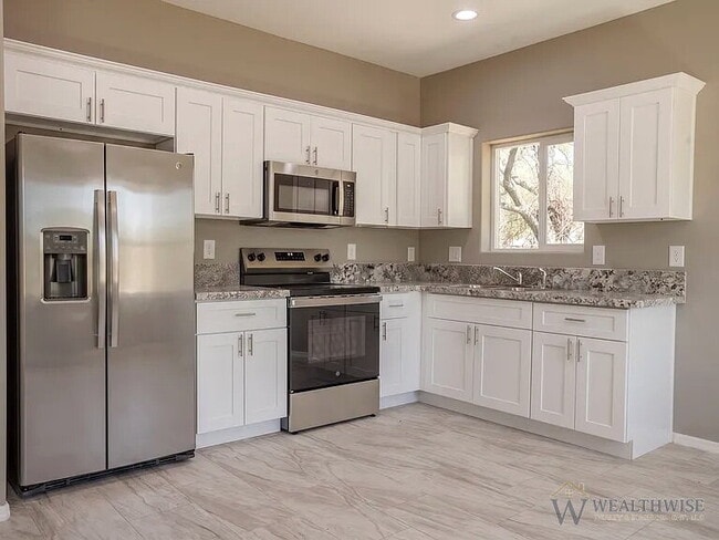 Building Photo - 1349 W Hualpai Rd