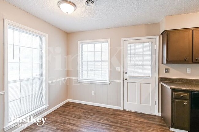 Building Photo - 3803 Lucerne Dr