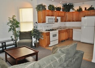 Building Photo - 103 Highland Pl
