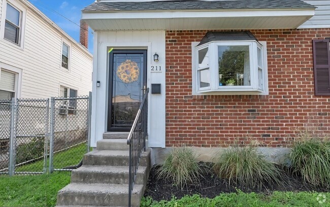 Building Photo - 211 Johnson Ave