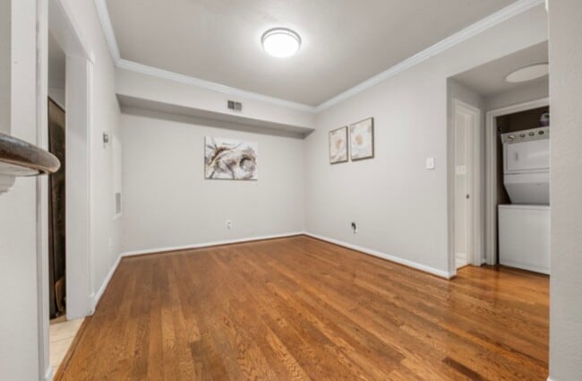 Building Photo - 2255 Braeswood Park Dr