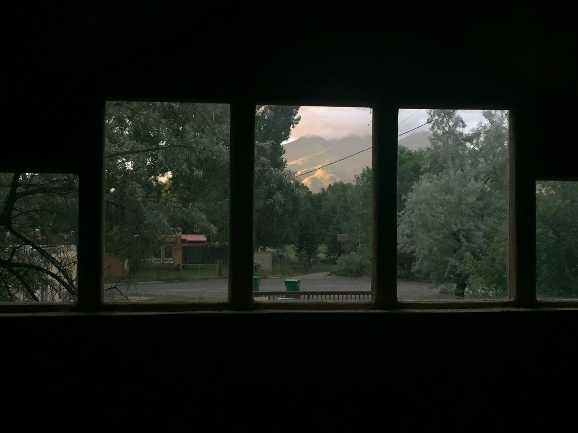 Loft view of nature and mountains - 223 Victor Court