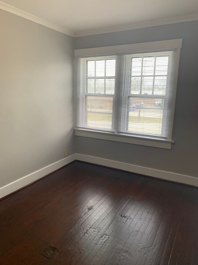 Building Photo - 1814 E Pontiac St