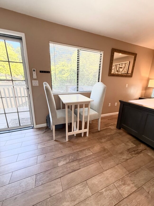 Building Photo - Charming 1 Bed 1 Bath Studio Available 6/1/26!!