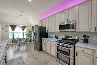 Building Photo - 180 Park Way