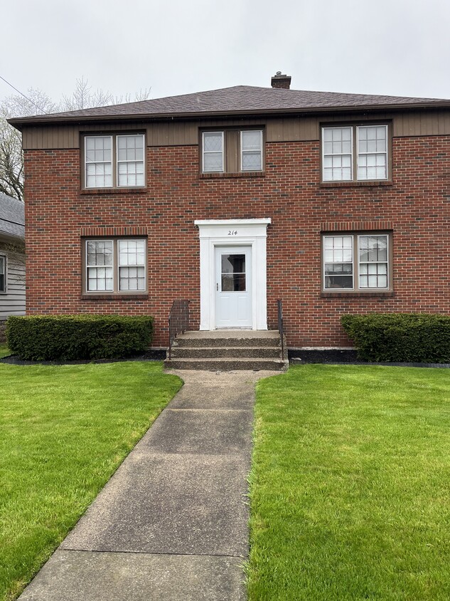 Foto principal - 214 Delaware Rd