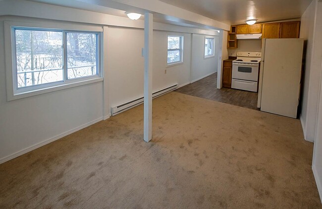 Building Photo - 840 5th Ave
