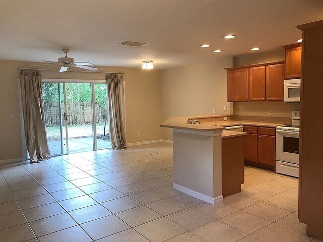 Cocina y sala de estar - 1513 Woodward St
