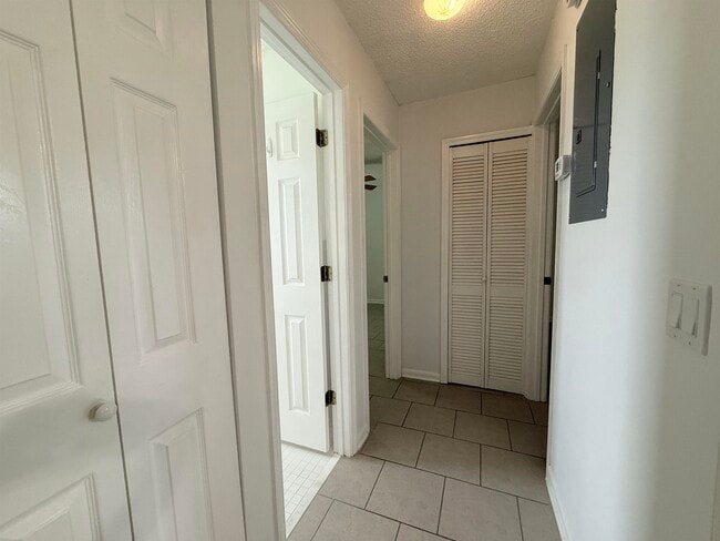 Building Photo - 3642 Rosewood St