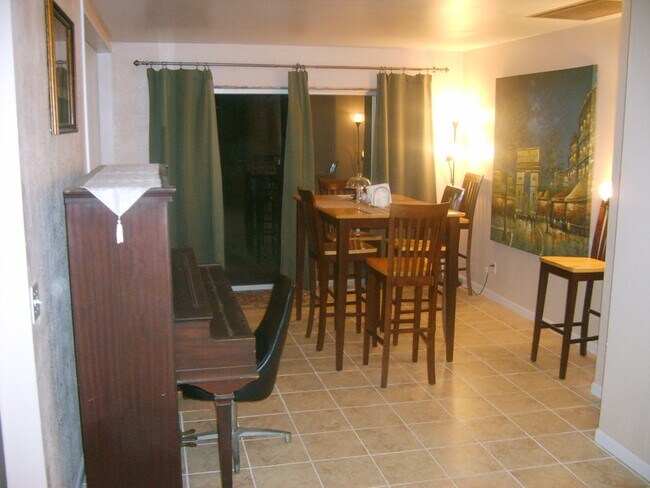 comedor - 2015 W Arrowhead Dr