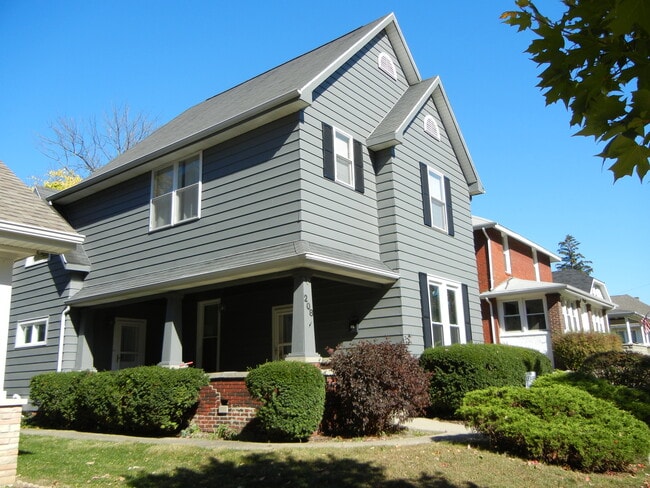 Porch view - 208 Sylvia St