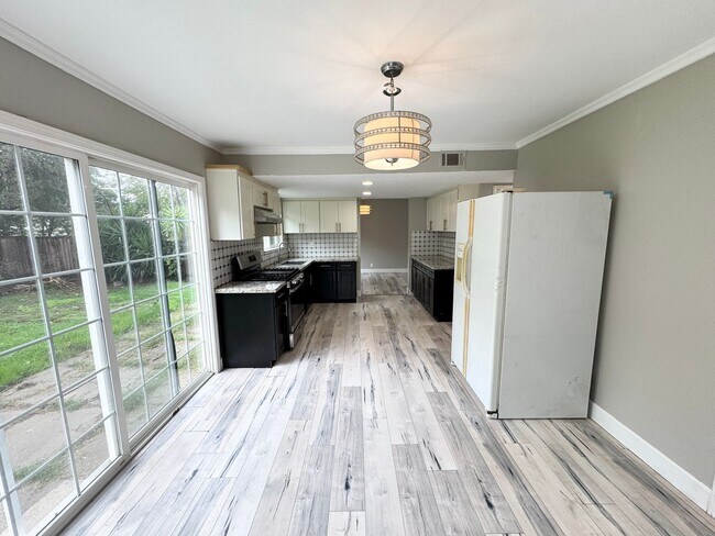 Building Photo - Gorgeous 5 Bedroom 2.5 Bath Fully Remodeled Single Family Home in North Livermore