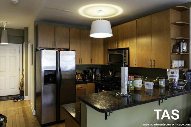 Foto del edificio - 3023 N Oakley Ave