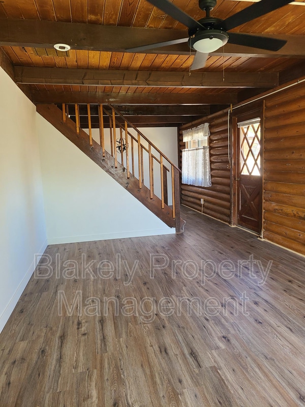 Foto del edificio - 15905 Ellis Ave