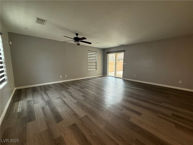 Foto del edificio - 679 Swift Eagle Ave