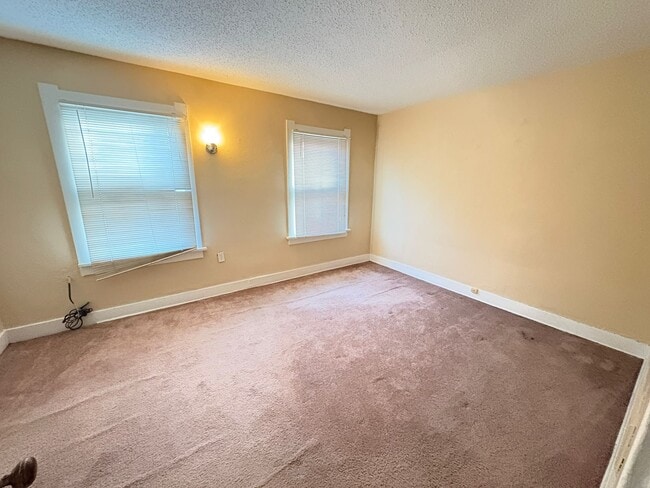 Building Photo - 1380 Berdan Ave