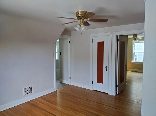 Building Photo - 363 Sturges Ave