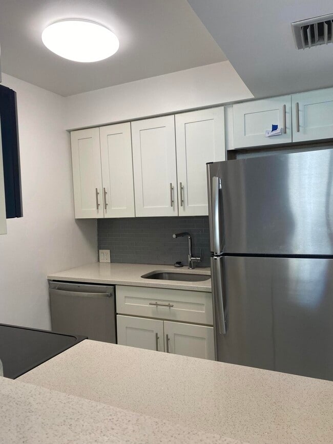 Building Photo - 2565 S Ocean Blvd