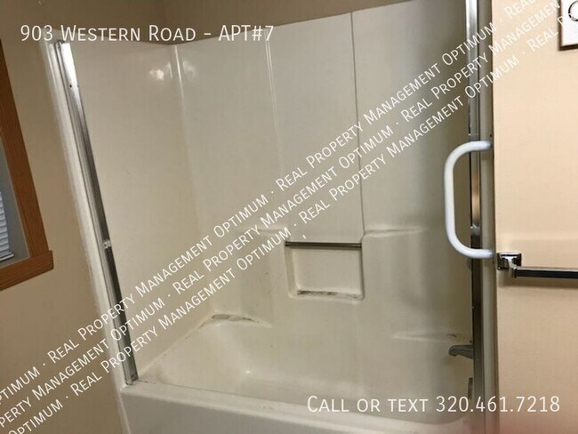 Foto del edificio - 903 Western Rd