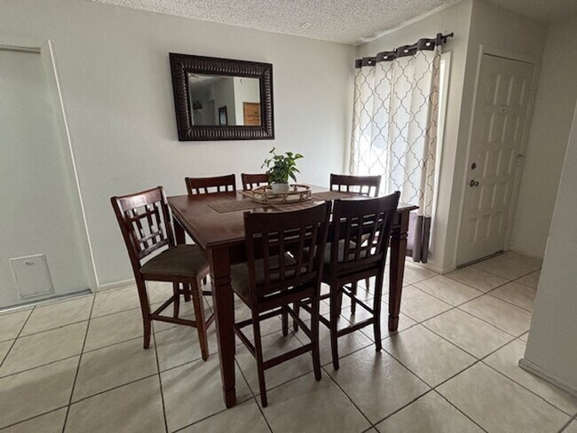 Foto del edificio - 3 Bedroom - 2 Bath Pool Home