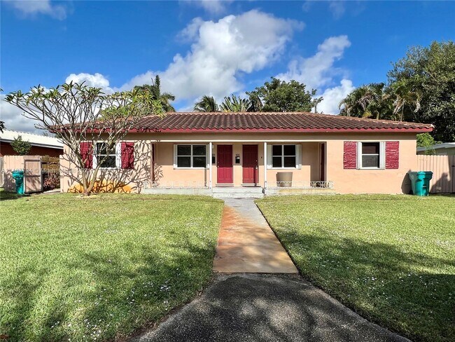 Building Photo - 931 NE 120th St