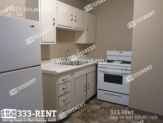 Building Photo - 13821 Holmes Rd