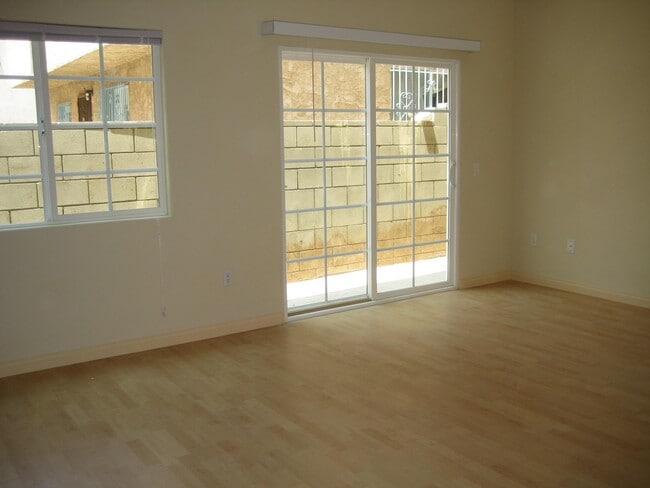 Building Photo - 122 N Avenue 23