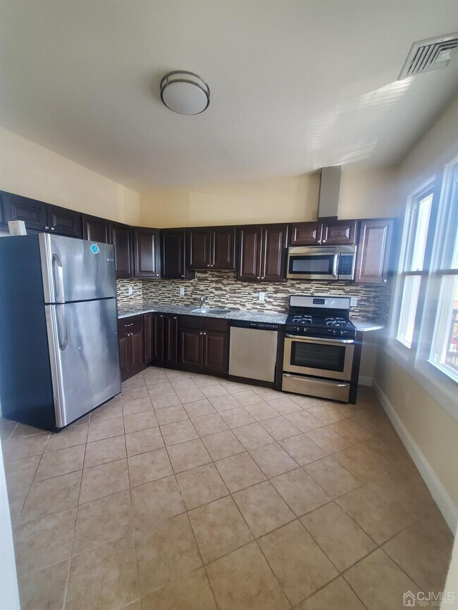 115 N Broadway Unit 3, South Amboy, NJ 08879 Room for Rent in South