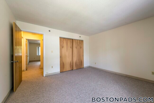 Foto del edificio - 140 N Beacon St