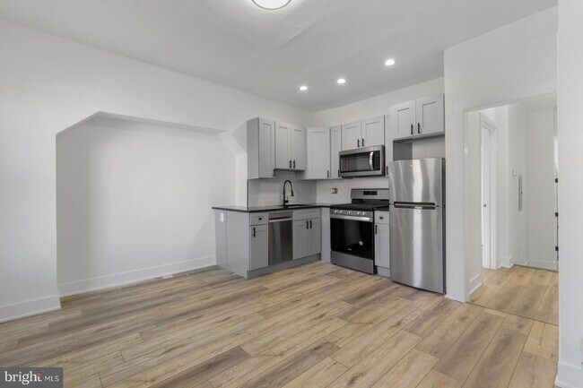 Building Photo - 2938 W Girard Ave