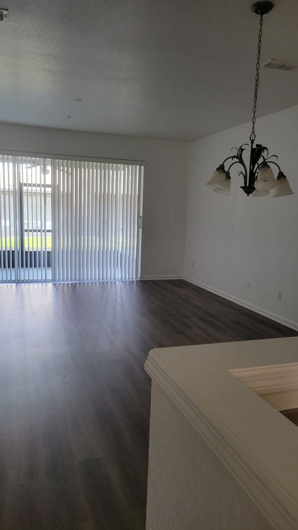 Building Photo - Beautiful 2 bed 2 bath Townhome in Gated Community