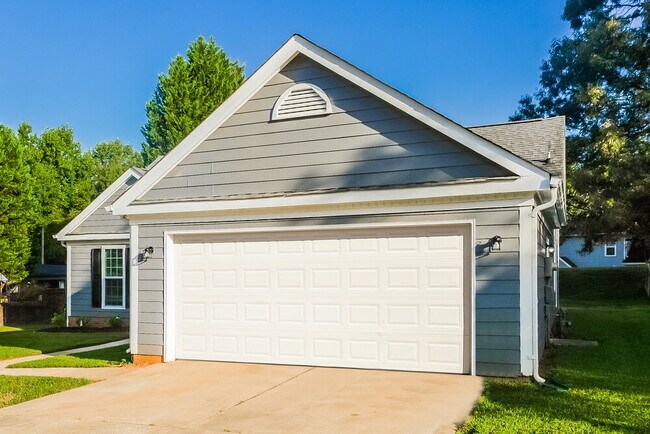 Building Photo - 6115 Sunstone Dr