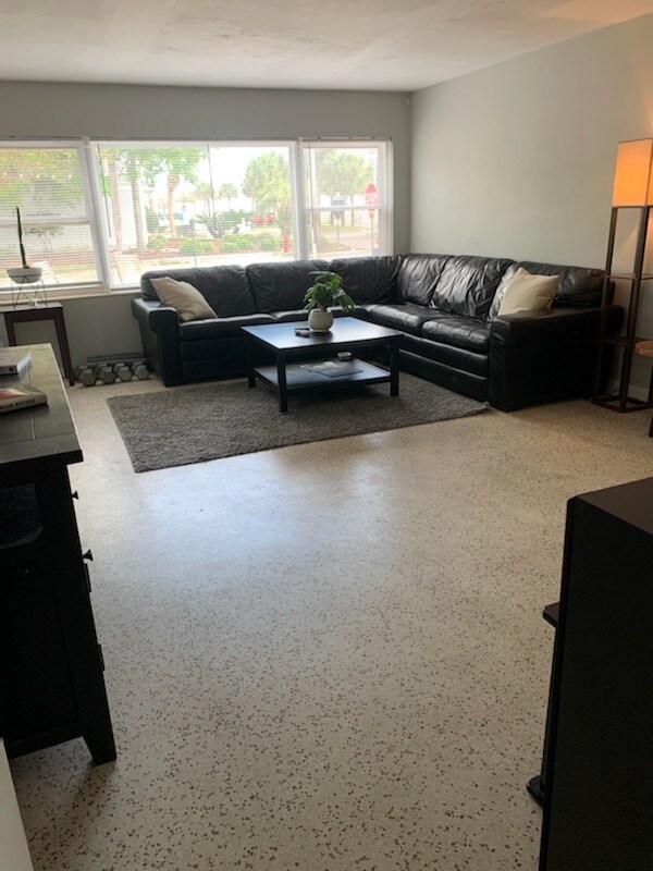 Foto del edificio - 1717 1st St N