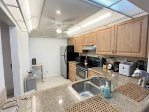 Building Photo - 1 Royal Palm Way