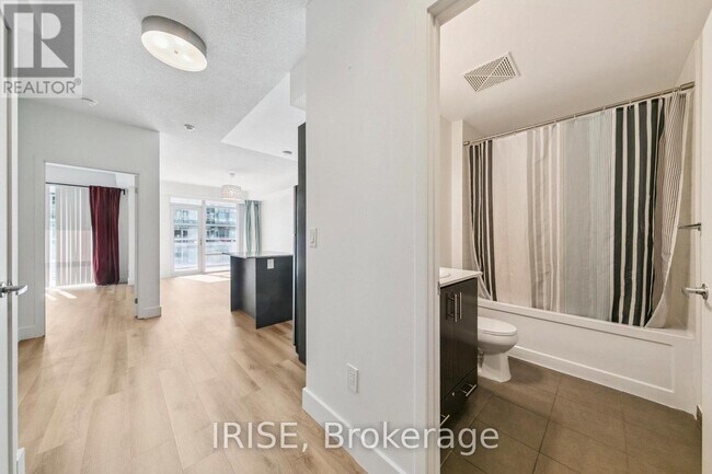 Building Photo - 360-2360 Square One Dr