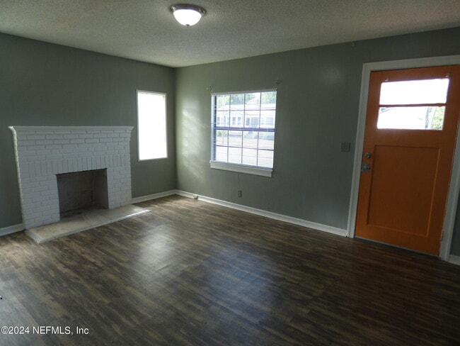 Building Photo - 516 E 58th St