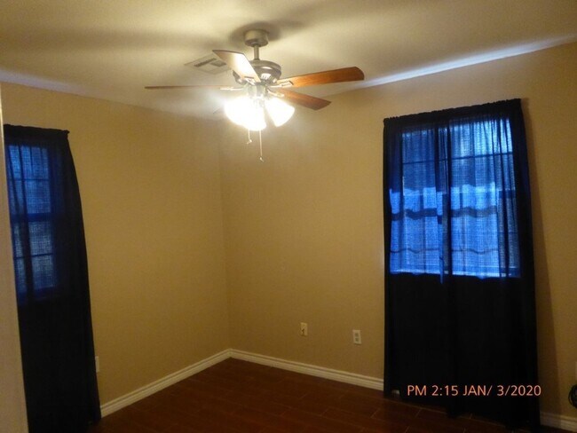 Foto del edificio - 111 NE Cimarron Trail