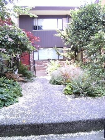 Building Photo - Bellevue Court - 2 bedrooms