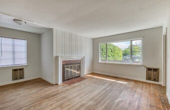 Building Photo - 1609 E Fairview Ave