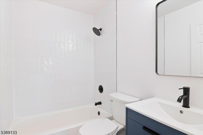 Foto del edificio - 60 Mews Ln