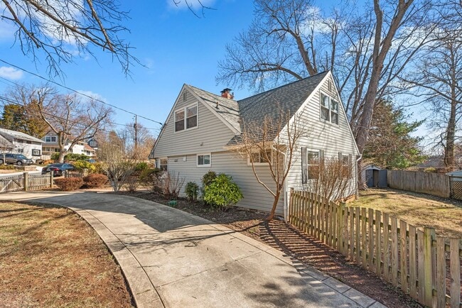 Foto del edificio - 4 Bed 2 Bath - Twinbrook Cape Cod - Move In Ready