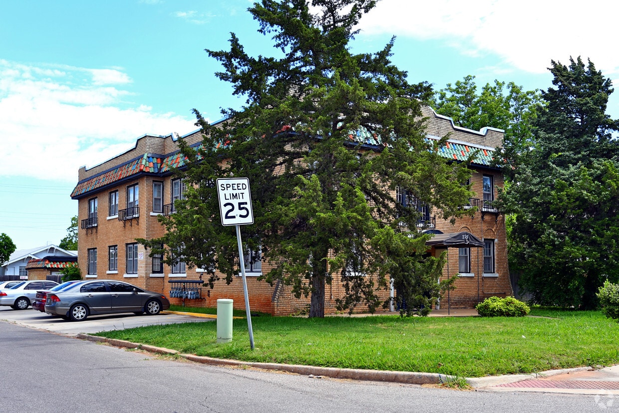 Primary Photo - 225 NW 24th St