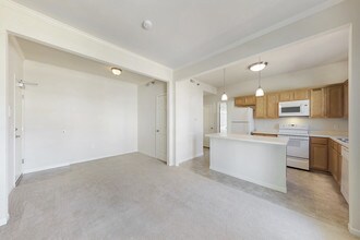 Building Photo - Mansions at Jordan Creek