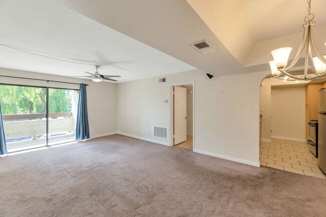 Building Photo - Spacious 2/2 Condo on the PV/Scottsdale bo...